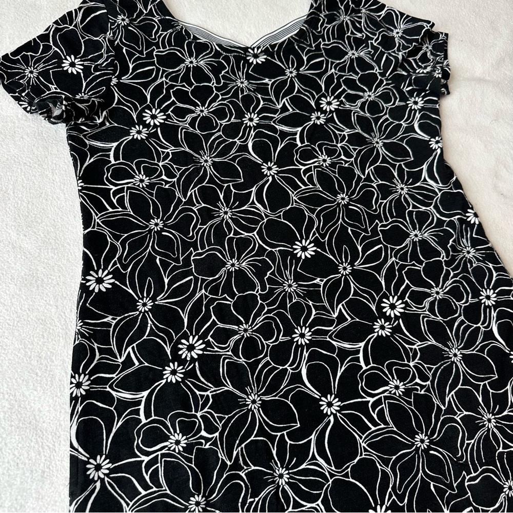 T by Talbot’s Women’s UPF 50 Black White Floral Cross Back Cozy Shift Dress, Med - Picture 13 of 16